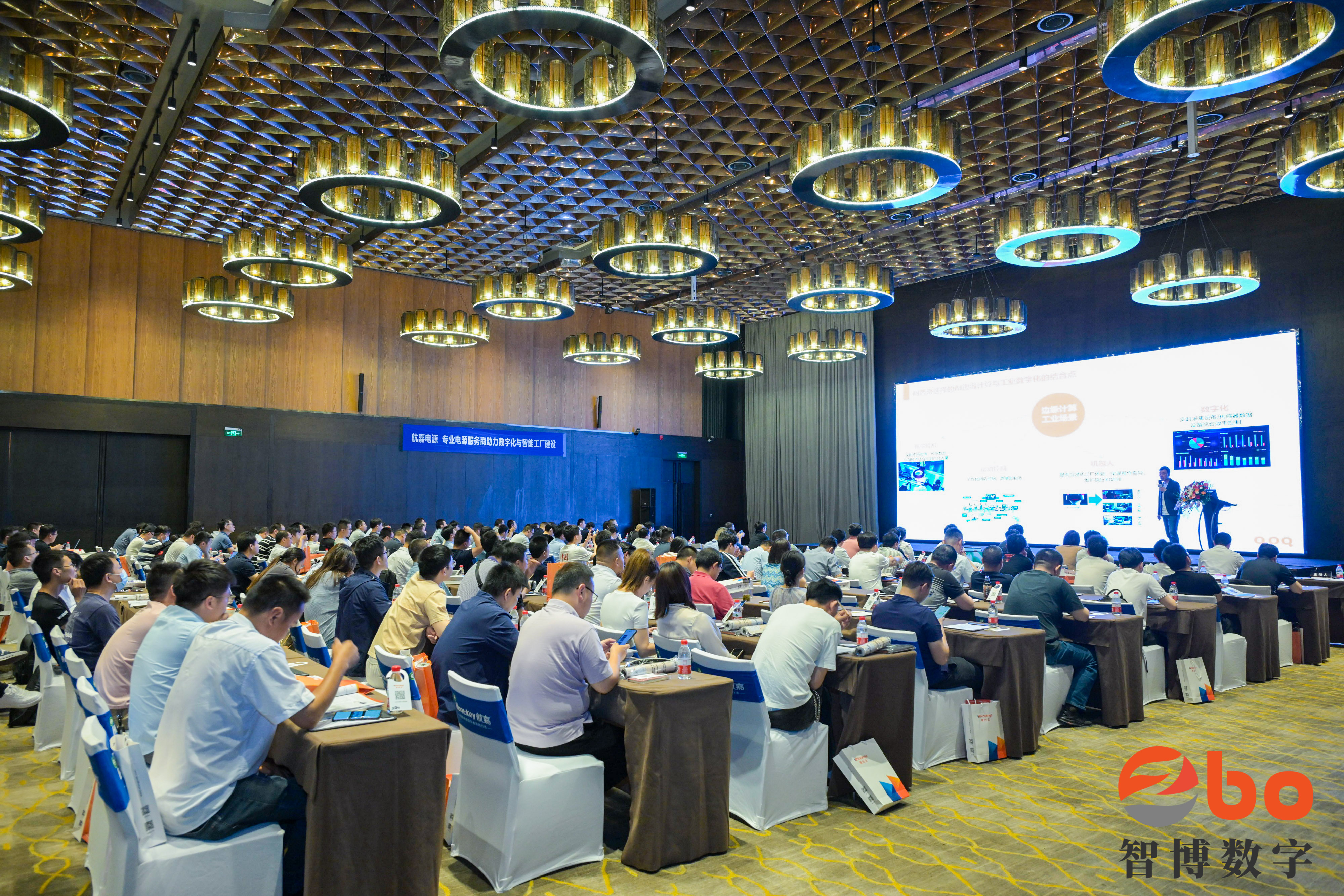 阿普奇亮相武漢數(shù)字化論壇，AK系列引領(lǐng)智造新篇章